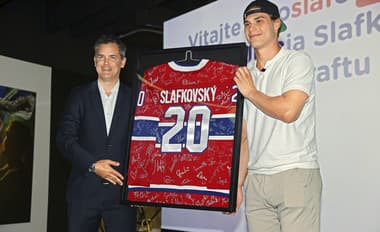 Juraj dostal dres, kde sú podpisy jeho fanúšikov.