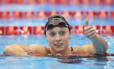 Austrálčania vytvorili nový svetový rekord, Ledecká prekonala legendárneho Phelpsa