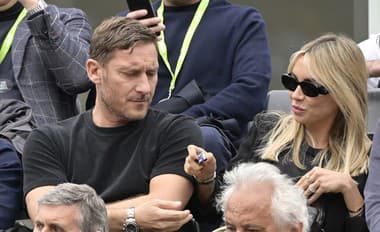 Francesco Totti aktuálne randí s Noemi Bocchi.