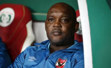 Pitso Mosimane tvrdí, že po ukončení angažmánu v saudskoarabskom klube Al-Ahli mu nevyplatili bonusy.