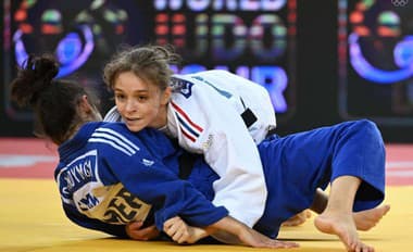Patrícia Tománková v súboji Dilarou Kandymovou z Turkmenistanu vo štvrťfinále MS v Záhrebe.