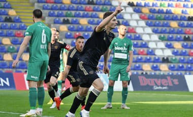 Na snímke hráč Spartaka Sebastián Kóša sa raduje z gólu.