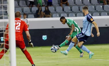 Hanebný koniec Slovana v Európskej lige: Aris belasých roztrhal ako kus papiera!