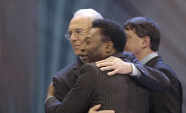 Legendy svetového futbalu Franz Beckenbauer a Pelé.