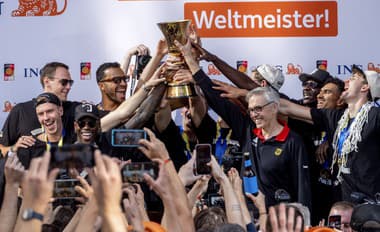 Nemci po premiérovom titule majstra sveta: Basketbalistov čakalo búrlivé privítanie