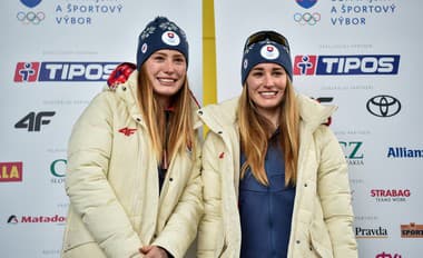 Na archívnej snímke z roku 2022 slovenské biatlonistky, zľava Ivona Fialková a Paulína Fialková.