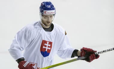 Nechytateľná delovka: Slovenský obranca s premiérovým gólom v KHL