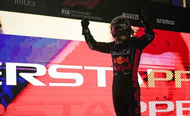 Holandský jazdec F1 Max Verstappen zo stajne Red Bull oslavuje.