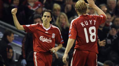 Izraelský futbalista Yossi Benayoun v minulosti hrával v Liverpoole po boku Martina Škrtela. 