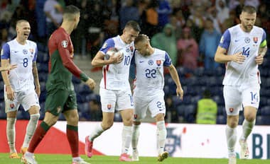 Stanislav Lobotka oslavuje gól proti Portugalsku.