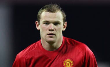 Wayne Rooney priznal, že v období po 20. narodeninách mnohokrát pil alkohol, až kým neomdlel. 