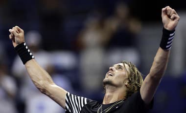 Atraktívny a dramatický tenis: Zverev vstúpil do červenej skupiny víťazstvom nad Alcarazom