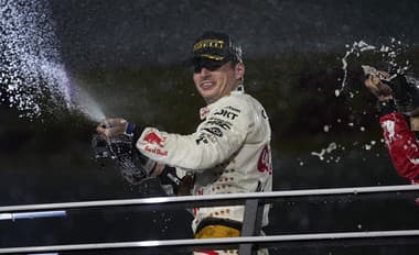 Holandský pretekár Max Verstappen zvíťazil na historicky prvej Veľkej cene Las Vegas.