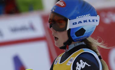 Americká lyžiarka Mikaela Shiffrinová v cieli super-G žien Svetového pohára v alpskom lyžovaní vo švajčiarskom stredisku St. Moritz 