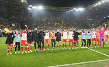 Futbalisti Bayernu Mníchov oslavovali triumf na pôde Dortmundu. 