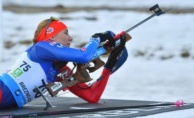 Na snímke slovenská biatlonistka Anastasia Kuzminová počas streľby v šprinte.