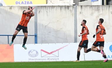 Na snímke radosť hráčov Ružomberka po strelení gólu.