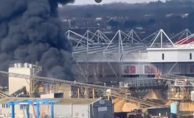 Šok v anglickom Southamptone: Požiar pri štadióne pár hodín pred zápasom
