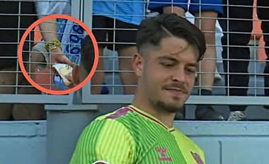 Zarážajúci moment zo Španielska: Fanúšik požiadal hráča o dres, ten si vypýtal peniaze!