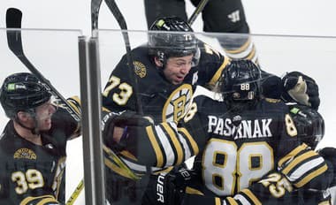 Triumf Bruins vo štvrťfinálovej sérii Východnej konferencie zariadil v 62. minúte český útočník David Pastrňák. 
