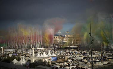 Olympijský oheň dorazil do Francúzska: Ceremoniál sledoval 150-tisícový dav