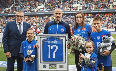 Rodina Mareka Hamšíka pri rozlúčke s kariérou.