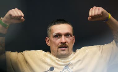 Ukrajinský boxer Oleksandr Usyk je absolútny šampión ťažkej váhy.