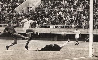 Víťazný gól Ivana Mráza v semifinále olympijského turnaja 1964 proti NDR – pol minúty pred koncom riadneho hracieho času...