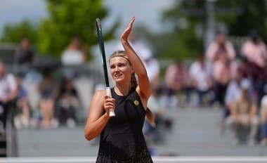 Bizár na Roland Garros: Ruská tenistka dostala nakladačku a aj úder do hlavy!
