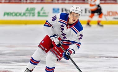 Slovenský hokejista Adam Sýkora v drese New York Rangers.