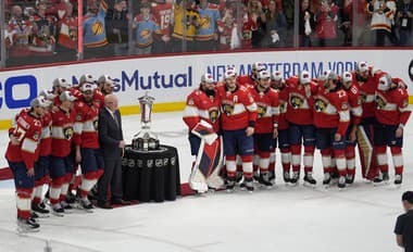 NHL spoznala prvého finalistu: Florida zabojuje opäť po roku o pohár
