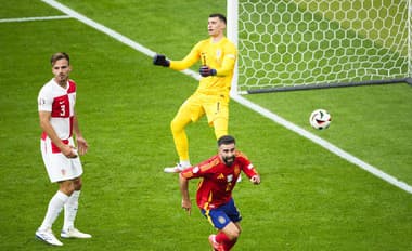 Na snímke v popredí španielsky obrancaDani Carvajal oslavuje svoj gól.