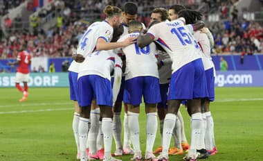 Francúzsko zaváhanie nepripustilo: Duel s Rakúskom rozhodol kuriózny vlastný gól