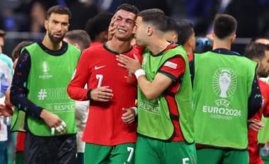 Cristiano Ronaldo v slzách.