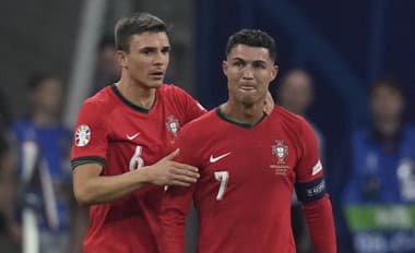 Ronaldo sa rozplakal priamo počas osemfinálového súboja proti Slovinsku.
