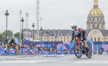 Slovenská cyklistka Nora Jenčušová na trati individuálnej časovky žien počas XXXIII. letných olympijských hier v Paríži.