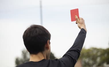 Šialenstvo v ženskom futbale: Hráčky sa začali mlátiť, padli kopy i údery!