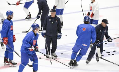 Tréning slovenskej hokejovej reprezentácie pred kvalifikáciou na ZOH 2026.