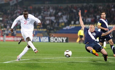 Bývalý anglický reprezentant Emile Heskey. 