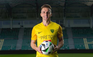 Slovenský futbalista Peter Pekarík bude po pätnástich rokoch obliekať dres MŠK Žilina.