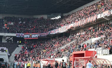 Na snímke fanúšikovia Spartaka počas zápasu 6. kola nadstavbovej časti Niké ligy skupiny o titul FC Spartak Trnava - ŠK Slovan Bratislava.