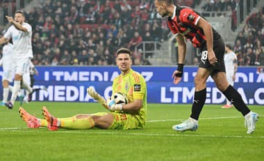 Brankár Slovana si v derby proti Trnave prešiel peklom: Takáča urážali a zahádzali potkanmi!