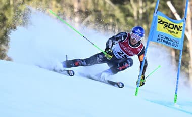 Slovenský lyžiar Adam Žampa počas 1. kola obrovského slalomu mužov na MS. 