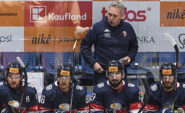 Na snímke tréner HC Slovan Bratislava Peter Oremus.