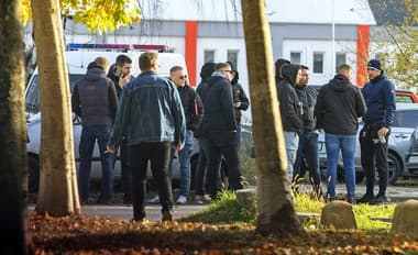 Policajné manévre v Bratislave kvôli fanúšikom Dinama Záhreb: Napadli nášho fotografa!