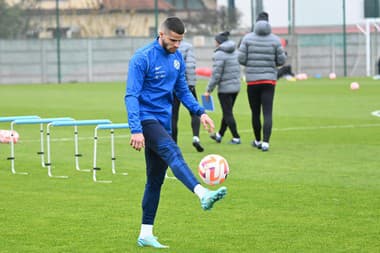 Futbalový reprezentant si musí nájsť nový klub: V hre je návrat na Slovensko, záujem je aj z Poľska