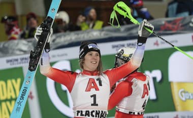 Švajčiarka Camille Rastová ovládla nočný slalom Flachau.