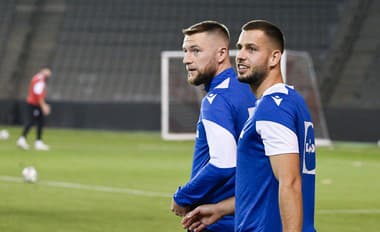 Na snímke vľavo Milan Škriniar a vpravo Dávid Hancko počas tréningu slovenskej futbalovej reprezentácie.