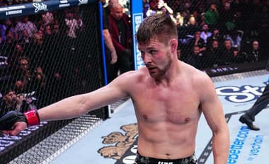 Sociálne siete v plameňoch: Hviezda UFC chváli Hitlera a popiera holokaust!