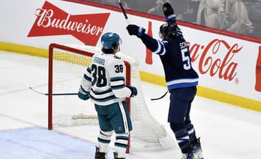 Winnipeg sa postaral o historický triumf: Scheifele prekonal legendárneho Kovaľčuka